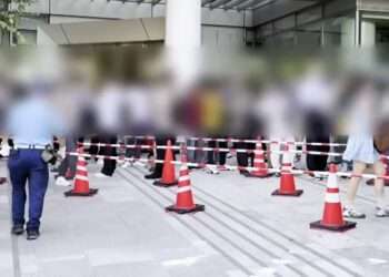 Fila de estrangeiros na Imigração de Tóquio. Foto: Reprodução/NNN